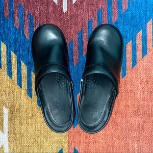 Dansko Black Oiled Leather Clog (Narrow)